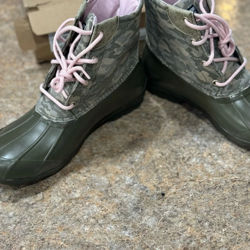 New Girls Camo Sperry Boots